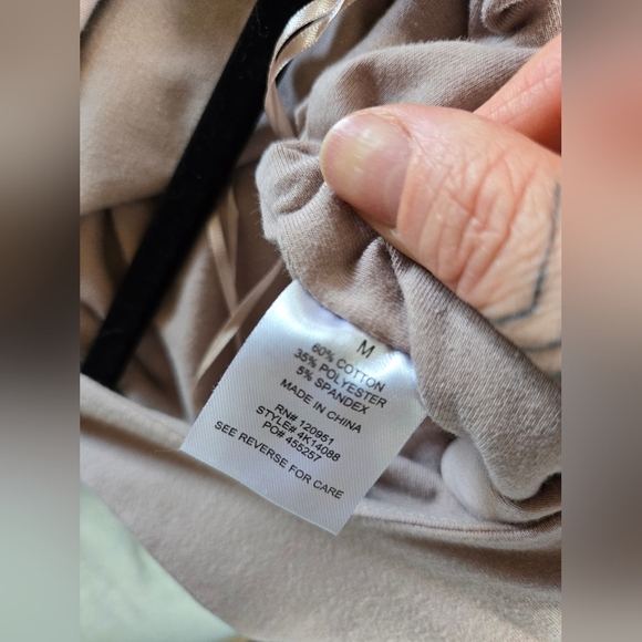 Wild Skye | Elegant Mauve Bodysuit with Button Detail, Size M - Picture 4 of 4